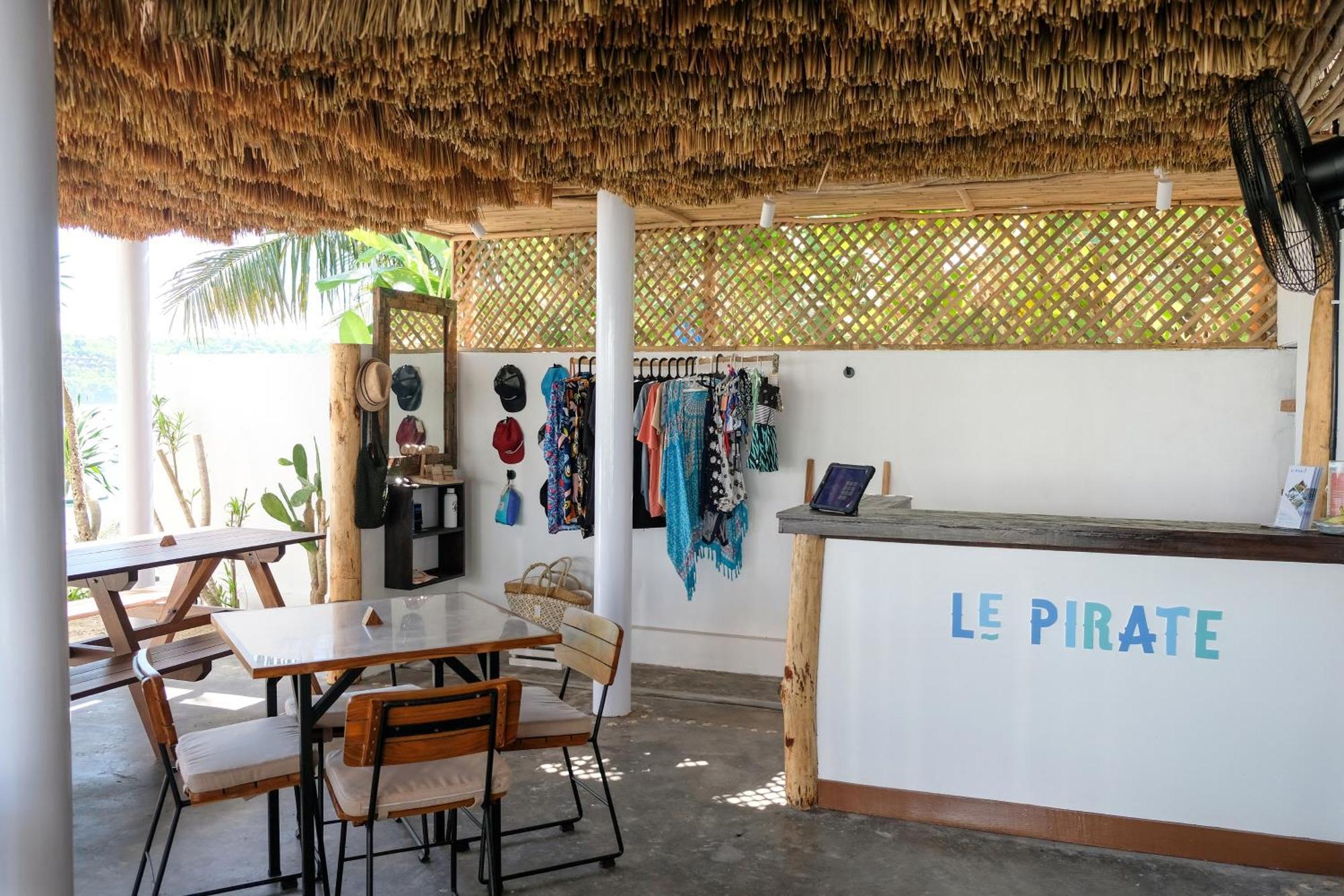 Le Pirate Beach Club Nusa Ceningan Lembongan Extérieur photo